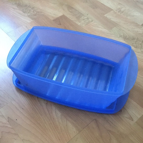 Vintage Tupperware Bread Box - Picture 2 of 3